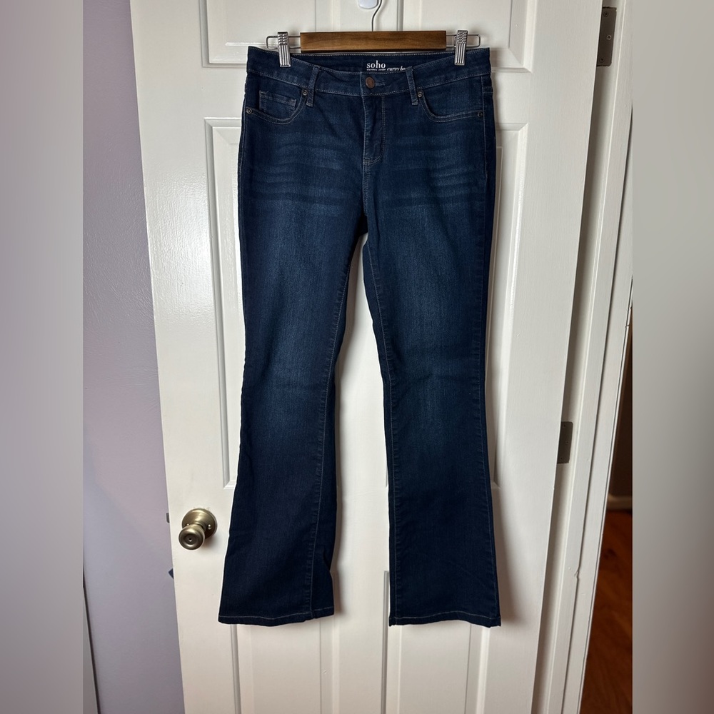 Jeans-curvy. Boot-cut